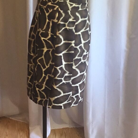 Linen blend dress in size 6 in wild life print by CHAPTER ONE - Picture 11 of 14